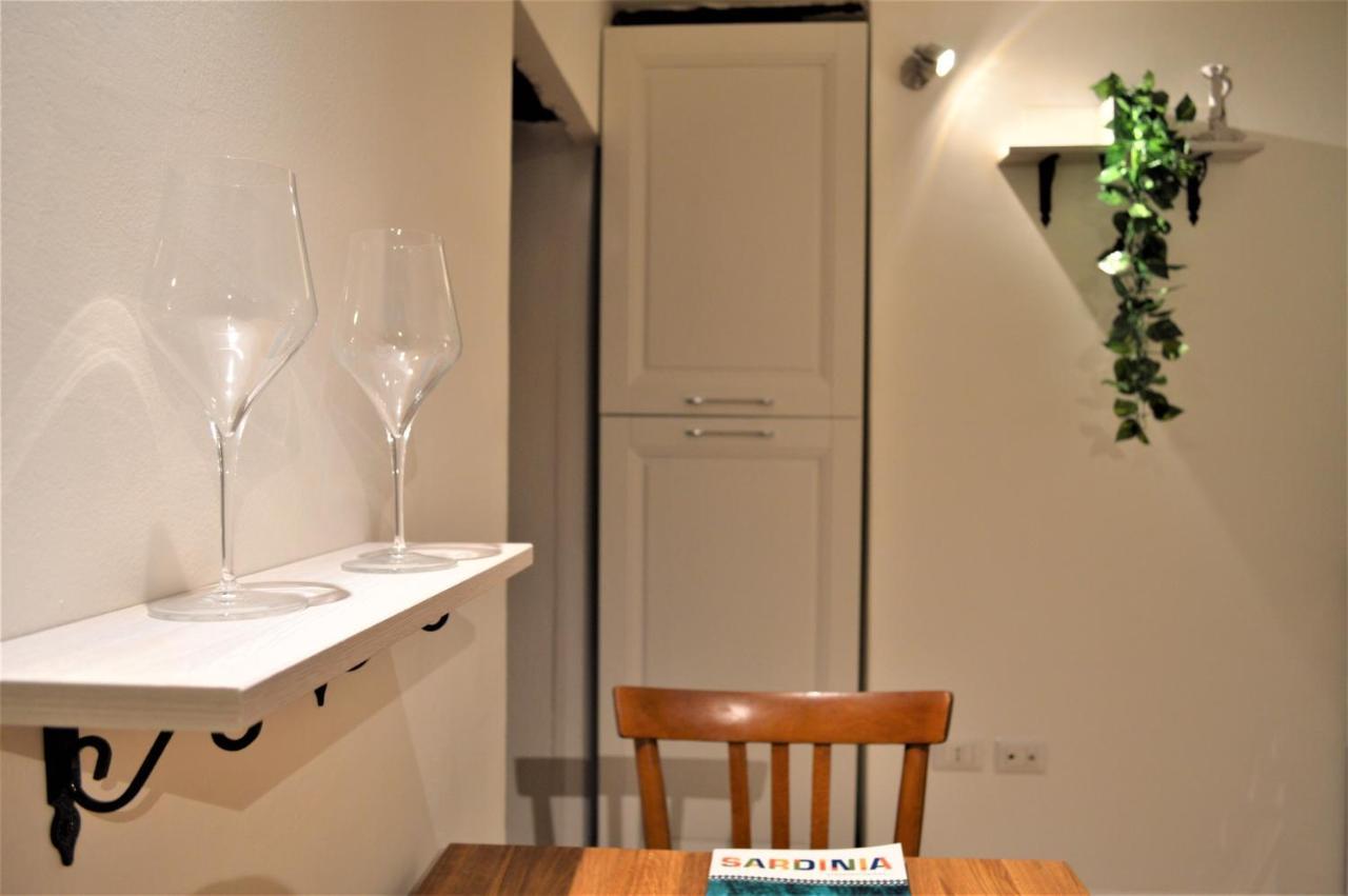 Domu 600 - Suite Mini Appartamento Cagliari Centro Storico Ngoại thất bức ảnh
