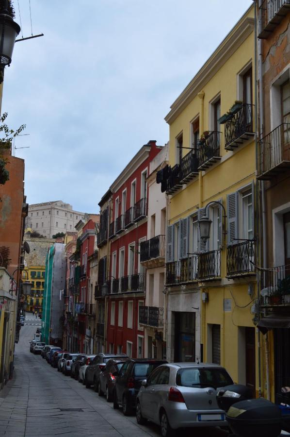 Domu 600 - Suite Mini Appartamento Cagliari Centro Storico Ngoại thất bức ảnh